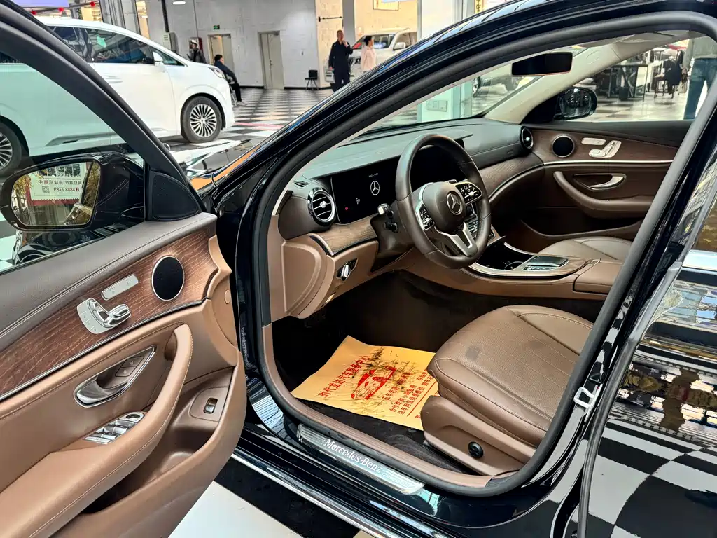 Mercedes-Benz E-Class 2020 — фото 13