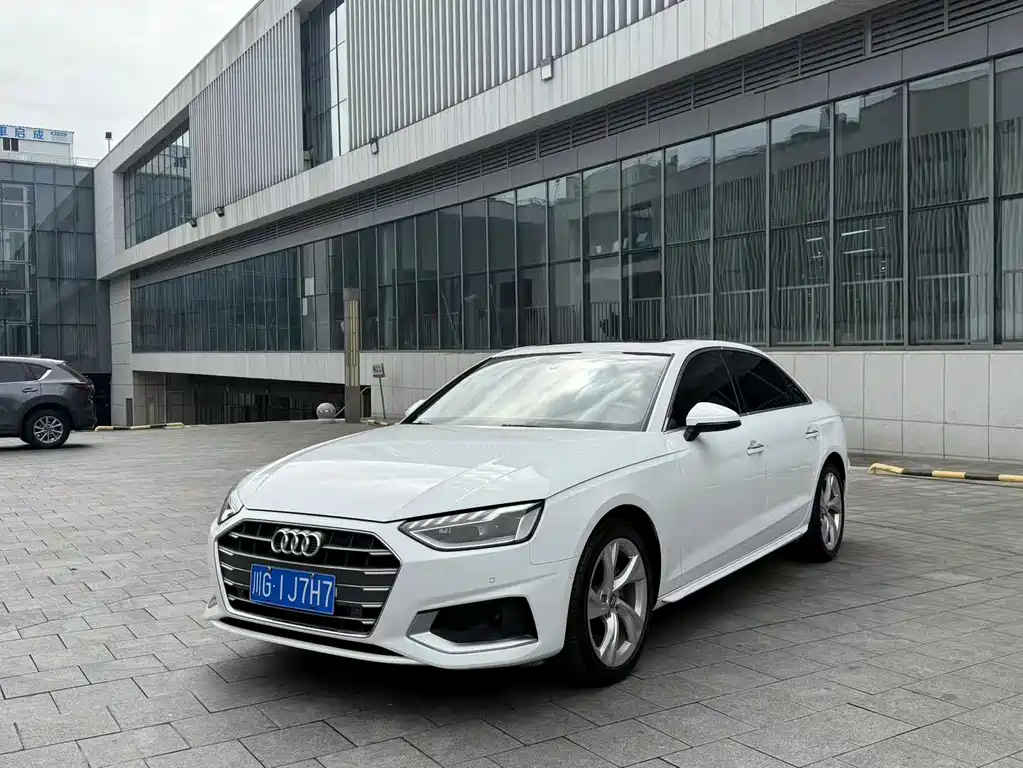 Audi A4L 2021 — фото 1
