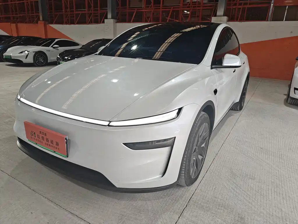 Tesla Model Y L 2025