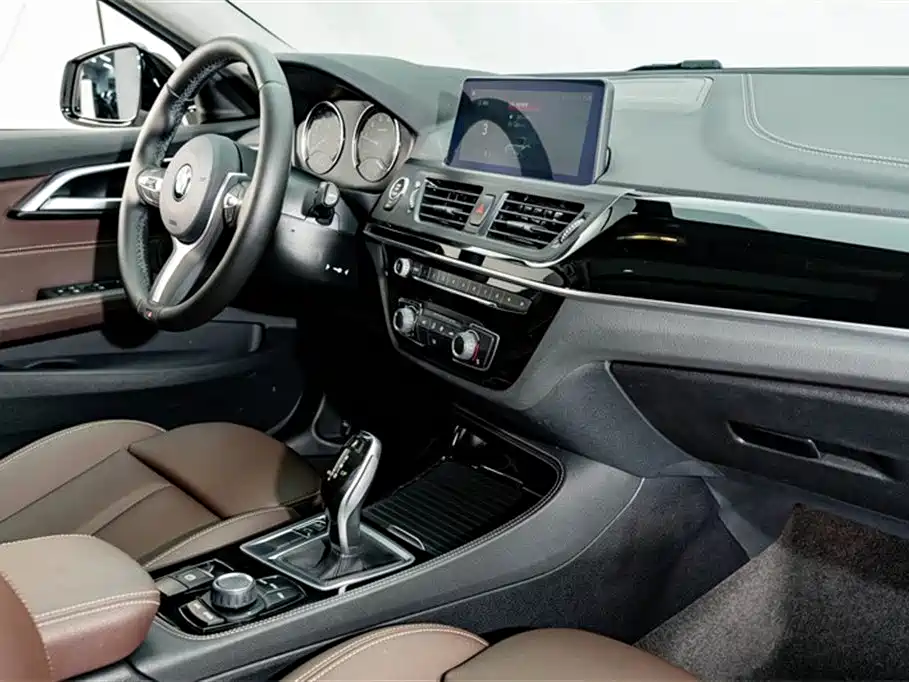 BMW 1 Series 2020 — фото 17