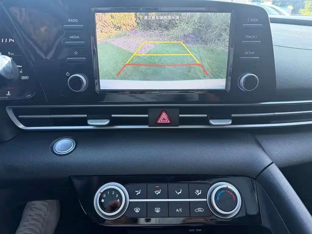 Hyundai Elantra 2022 — фото 12