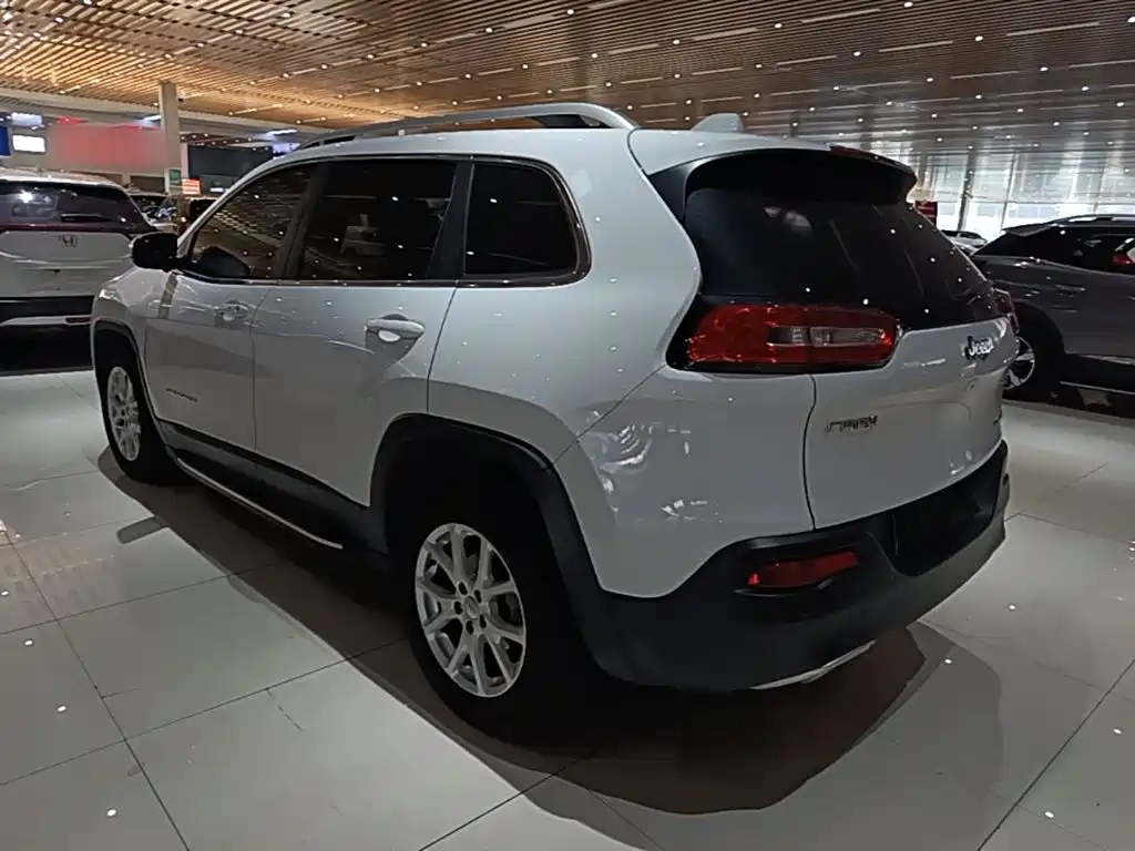 Jeep Cherokee 2019 — фото 5