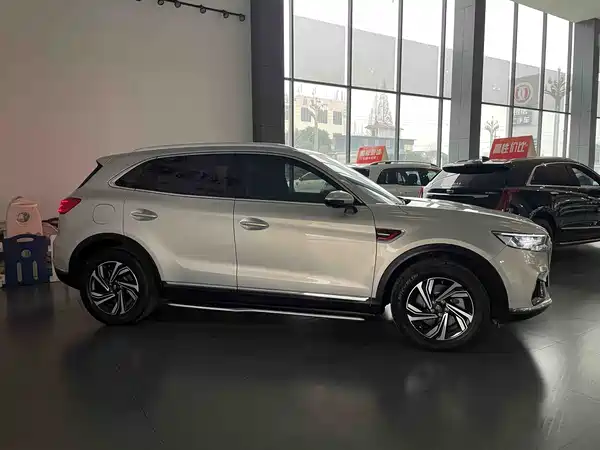 Hongqi HS5 2022