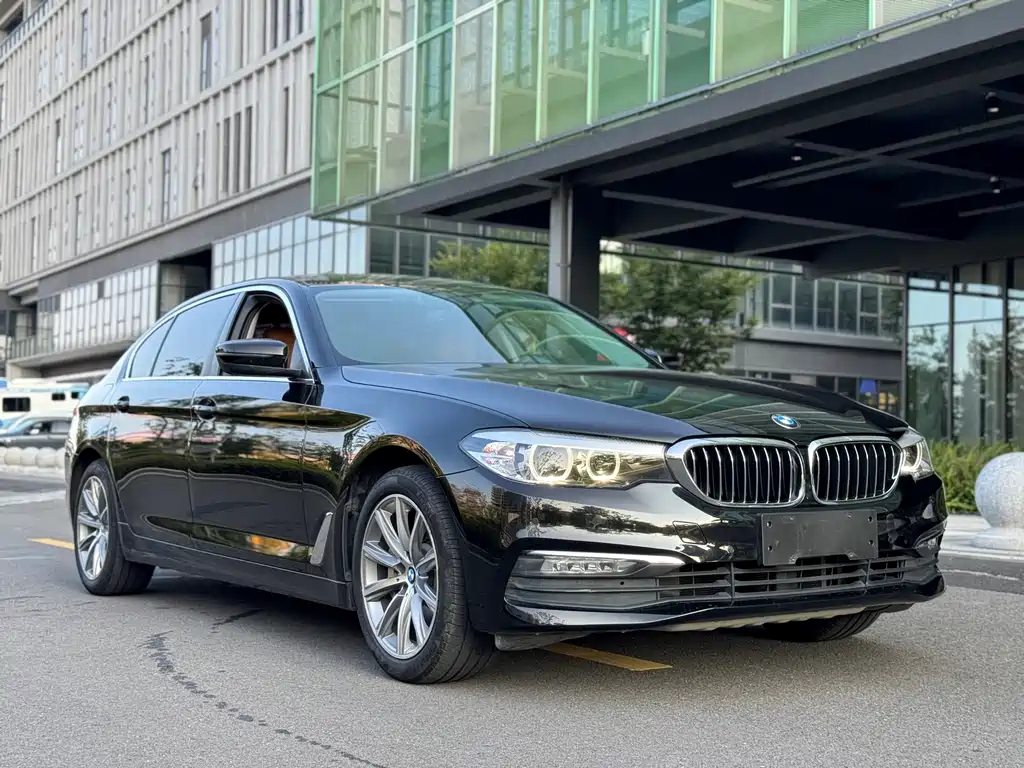 BMW 5 Series 2018 — фото 3