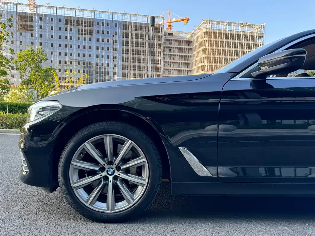 BMW 5 Series 2018 — фото 9