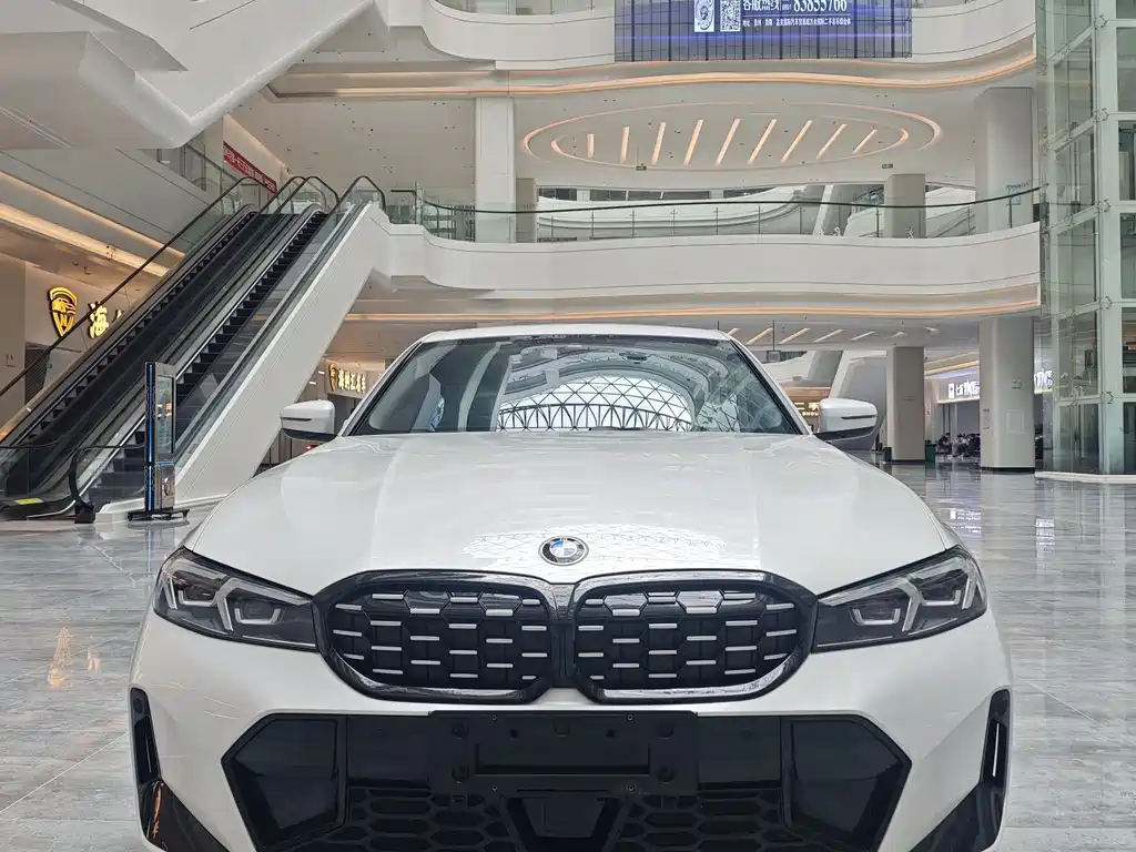 BMW 3 Series 2025 — фото 10