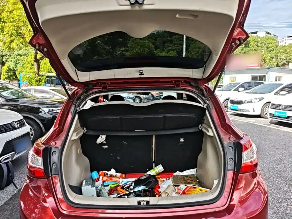 Nissan Tiida 2017 — фото 19