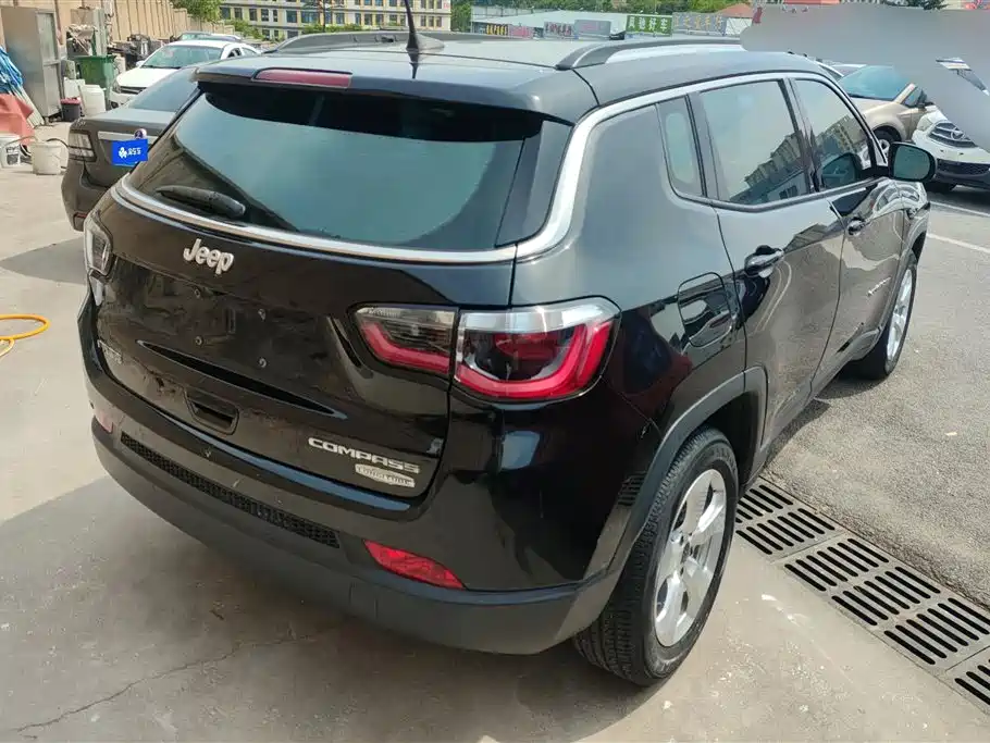 Jeep Compass 2017 — фото 3