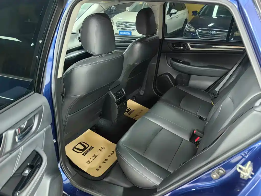 Subaru Outback 2018 — фото 11