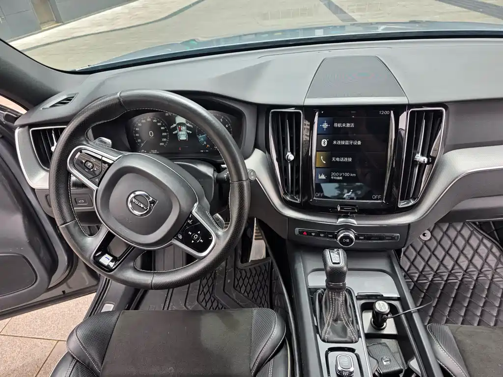 Volvo XC60 2018 — фото 14
