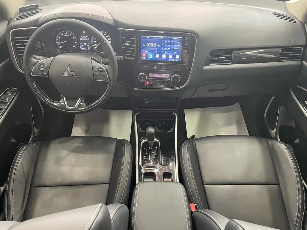 Mitsubishi Outlander 2019 — фото 11