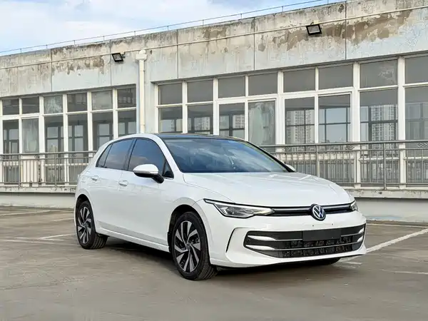 Volkswagen Golf 2025