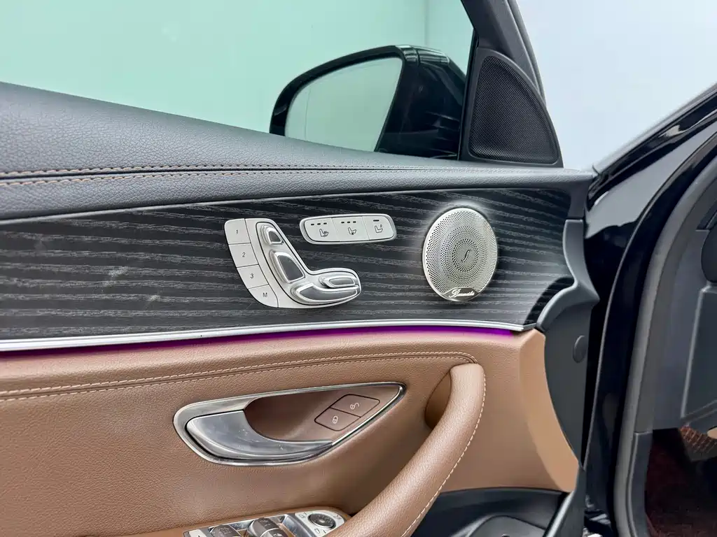 Mercedes-Benz E-Class 2022 — фото 9
