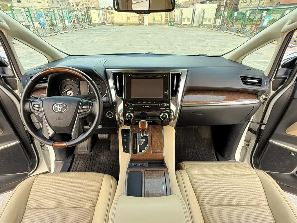 Toyota Alphard 2017 — фото 6