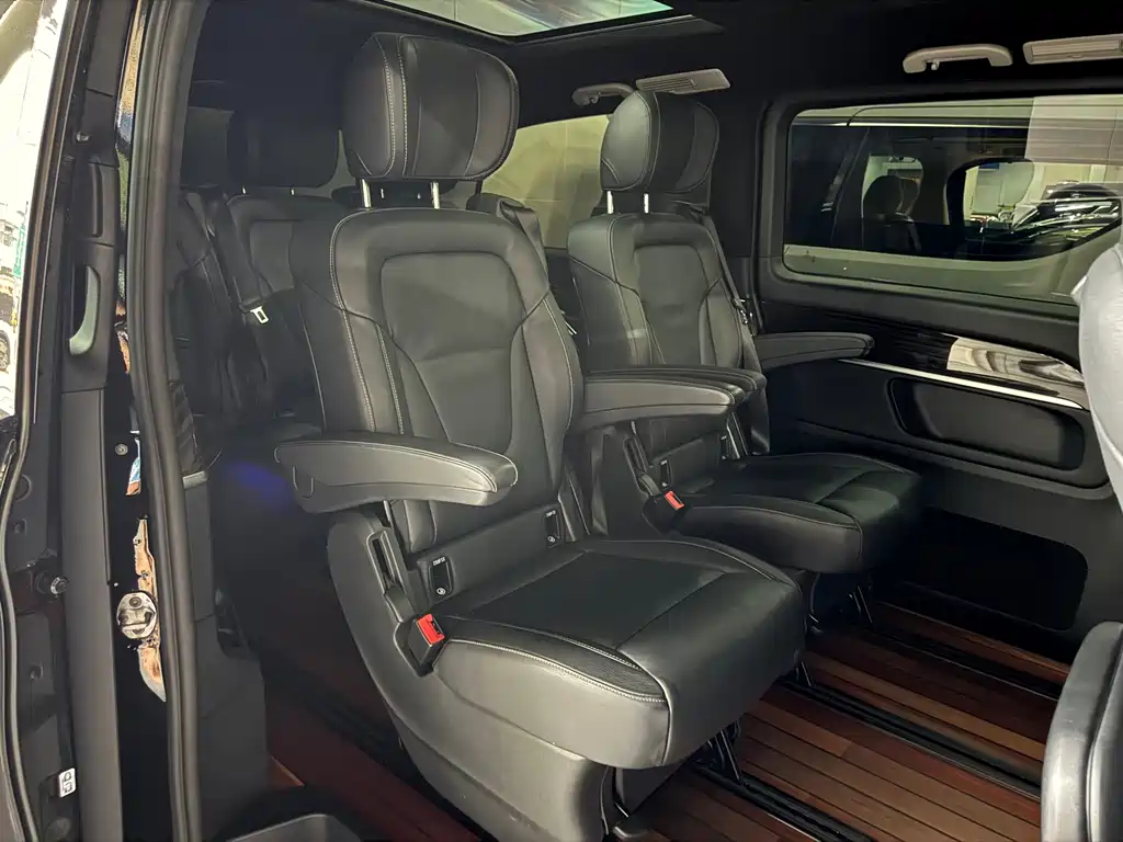 Mercedes-Benz V-Class 2019 — фото 10