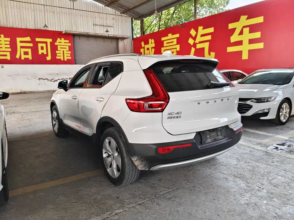 Volvo XC40 2020 — фото 8