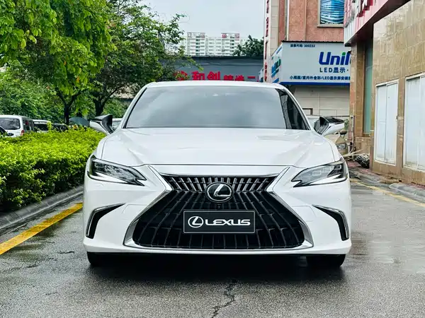 Lexus ES 2022