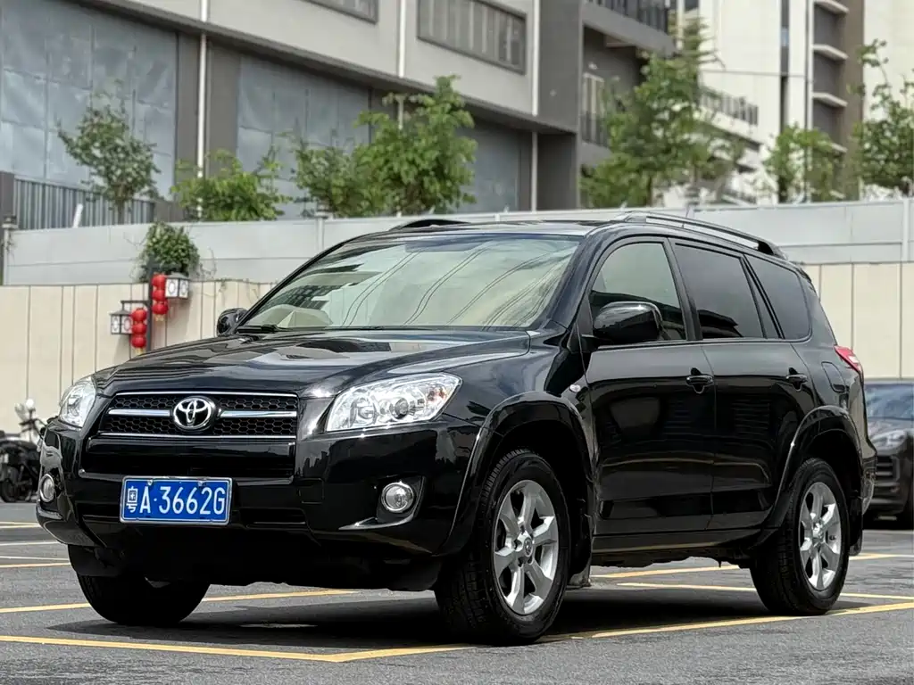 Toyota RAV4 2010 — фото 4