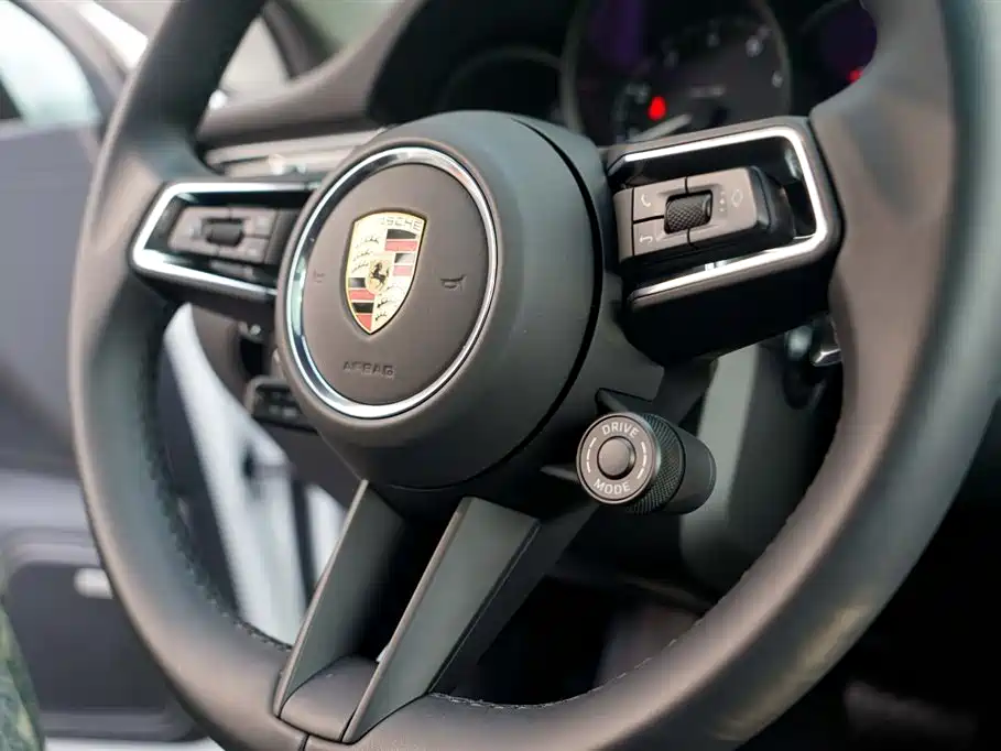 Porsche Macan 2025 — фото 21