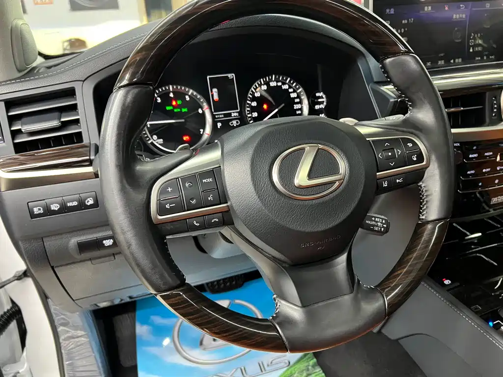 Lexus LX 2020 — фото 16