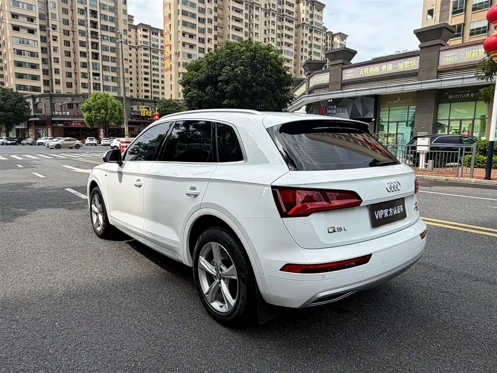 Audi Q5L 2021 — фото 7