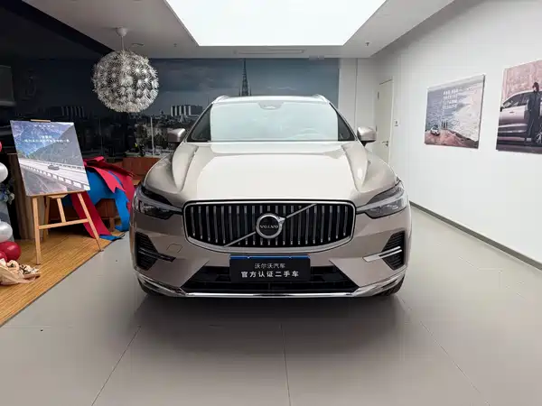 Volvo XC60 2025
