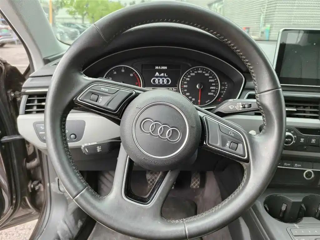 Audi A4L 2017 — фото 10