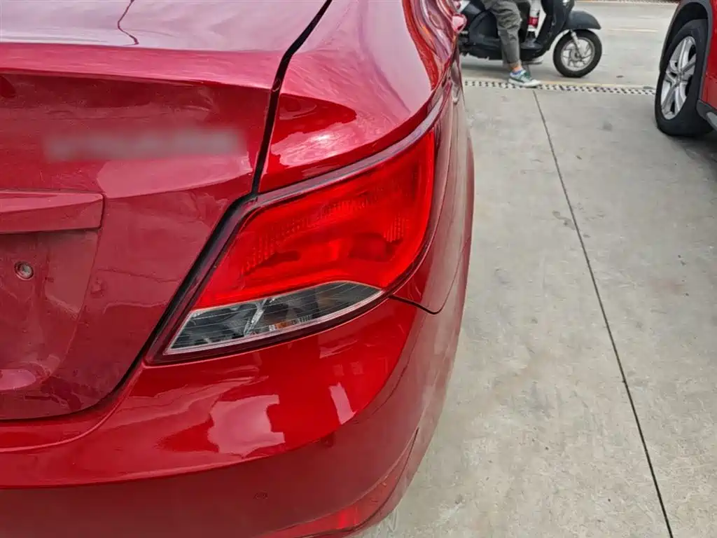 Hyundai Verna 2015 — фото 8