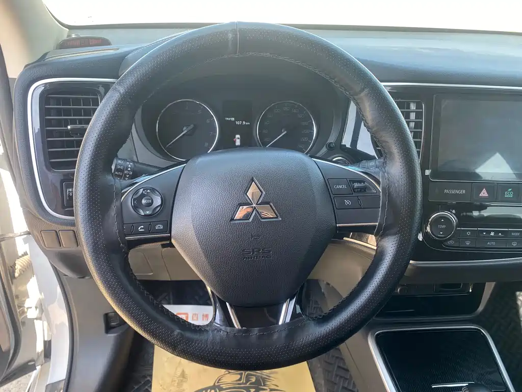Mitsubishi Outlander 2022 — фото 9
