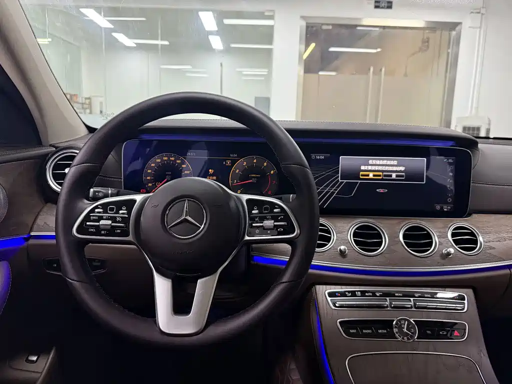 Mercedes-Benz E-Class 2020 — фото 17