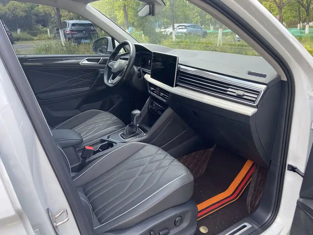 Volkswagen Tiguan L 2023 — фото 13