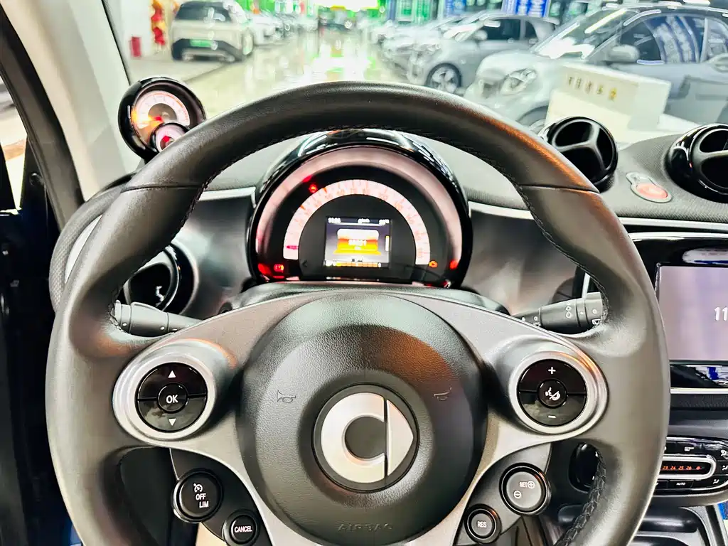 smart Fortwo 2018 — фото 35