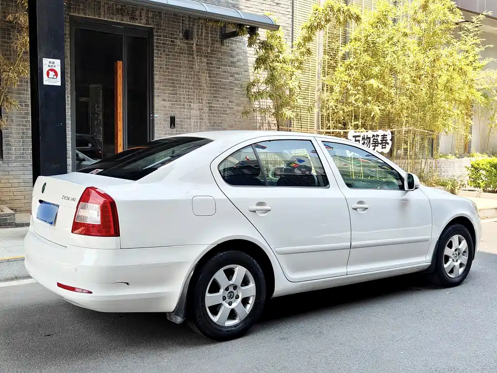 Skoda Octavia 2013 — фото 13