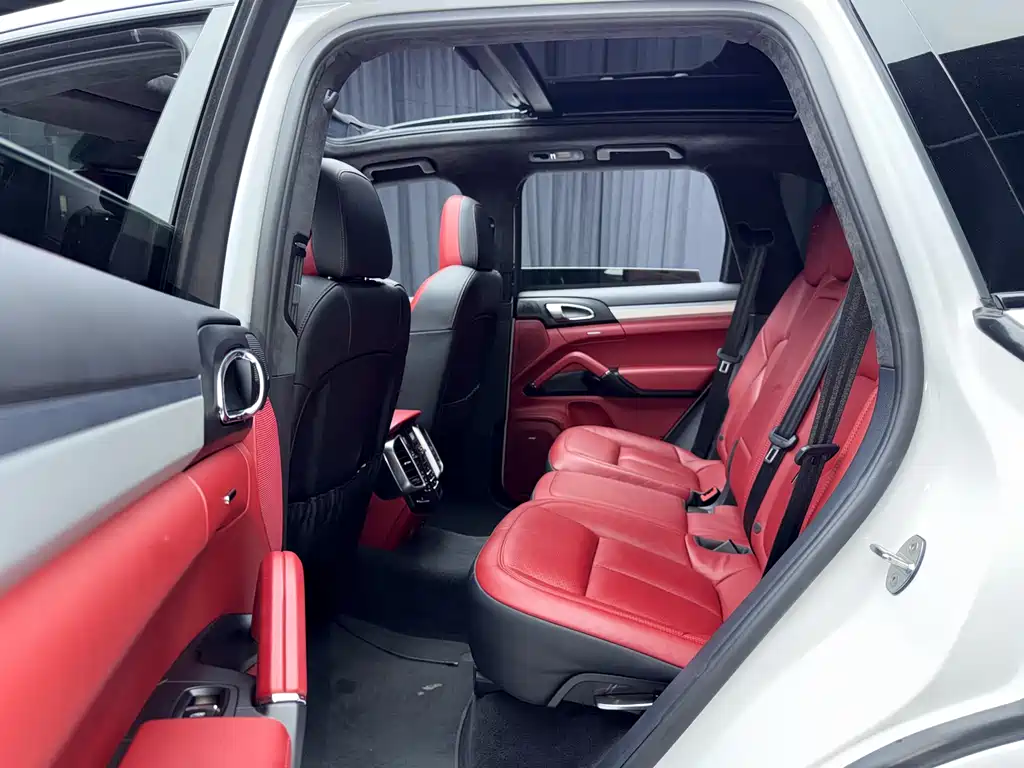Porsche Cayenne 2016 — фото 11