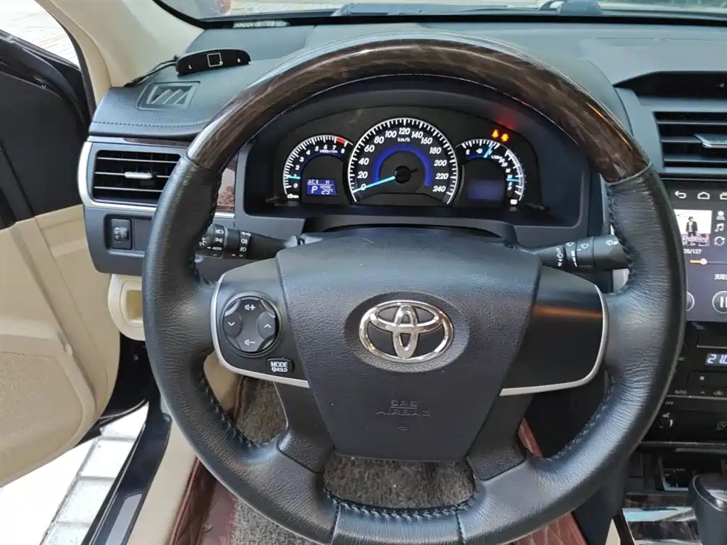 Toyota Camry 2017 — фото 3
