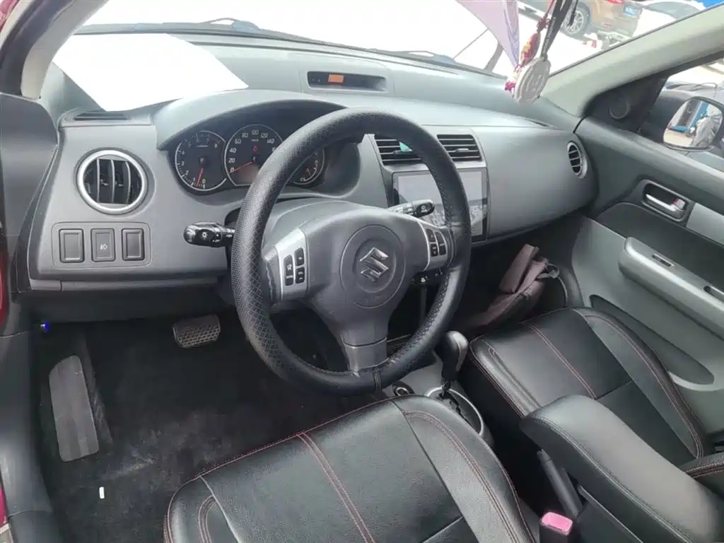 Suzuki Swift 2015 — фото 11