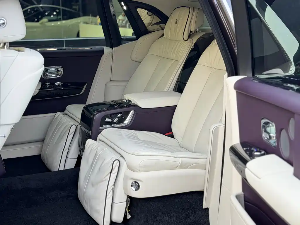 Rolls-Royce Phantom 2019 — фото 19