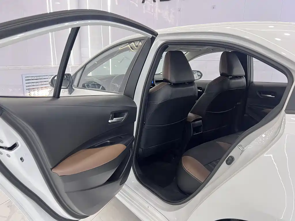 Toyota Corolla 2023 — фото 13