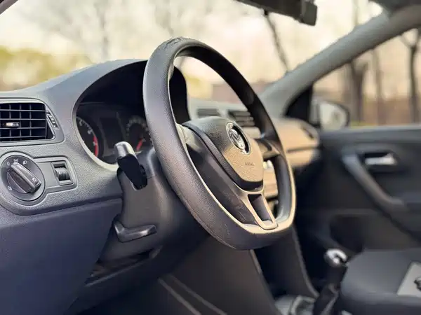 Volkswagen Polo 2015