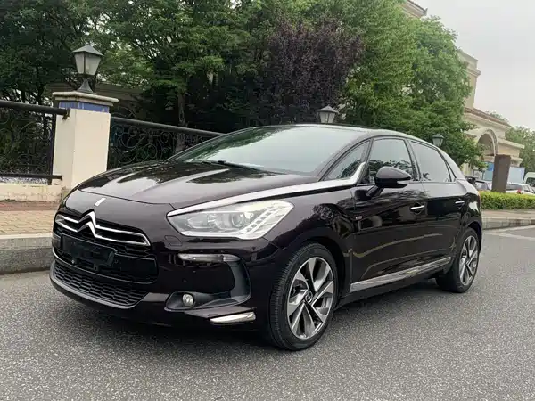 DS 5 2015