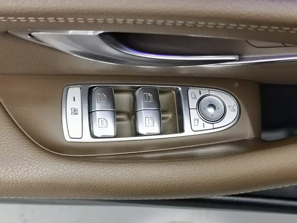 Mercedes-Benz E-Class 2020 — фото 9
