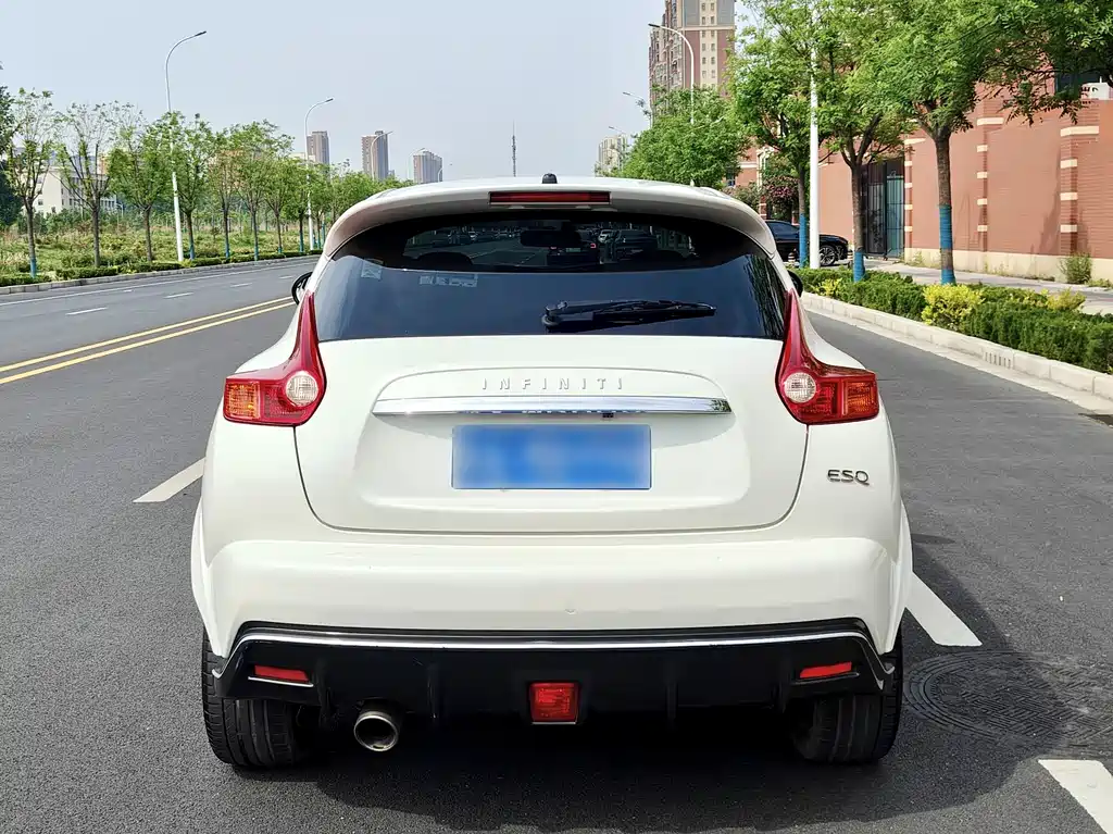 Infiniti ESQ 2018 — фото 15