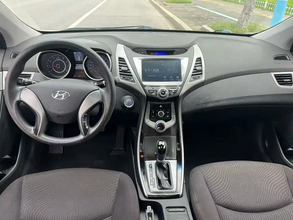 Hyundai Elantra Langdong 2016 — фото 5