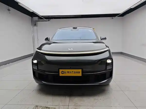 Li Auto L8 2025