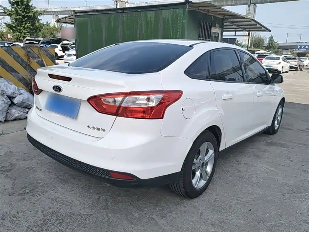 Ford Focus 2015 — фото 7