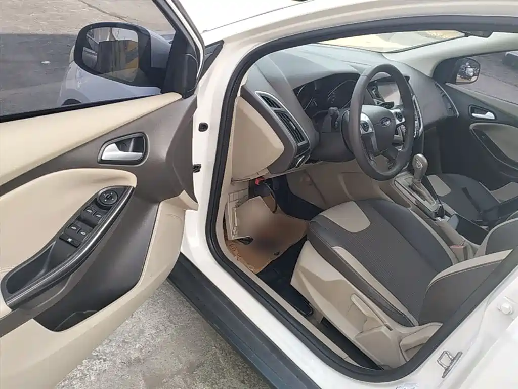 Ford Focus 2015 — фото 16