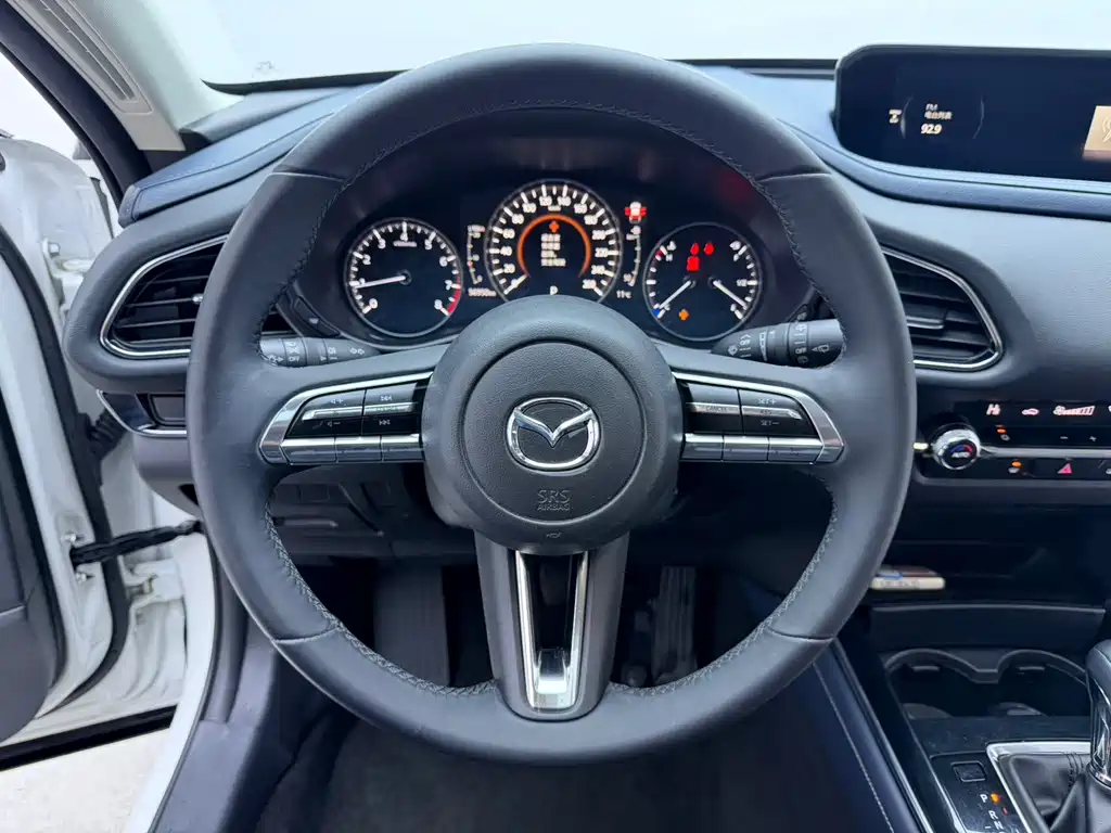 Mazda CX-30 2023 — фото 12
