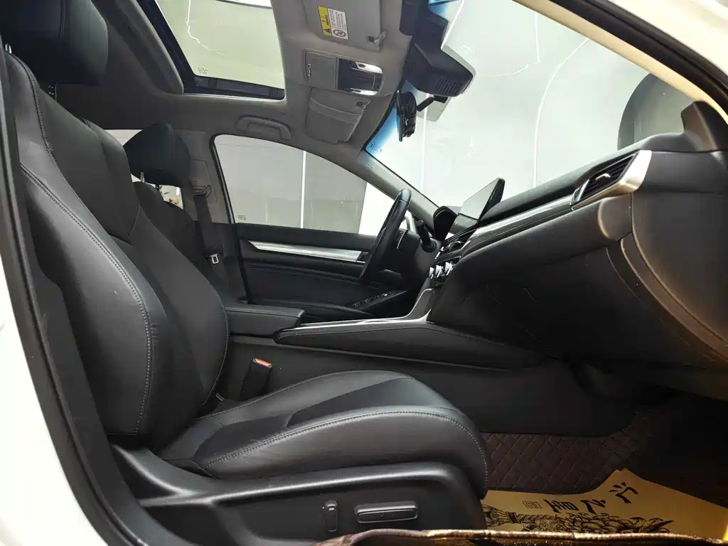 Honda Accord 2022 — фото 10