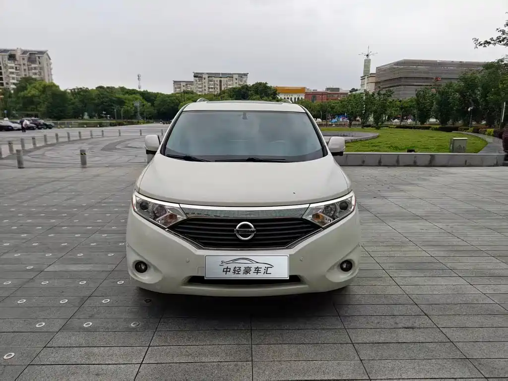 Nissan Quest 2017 — фото 2