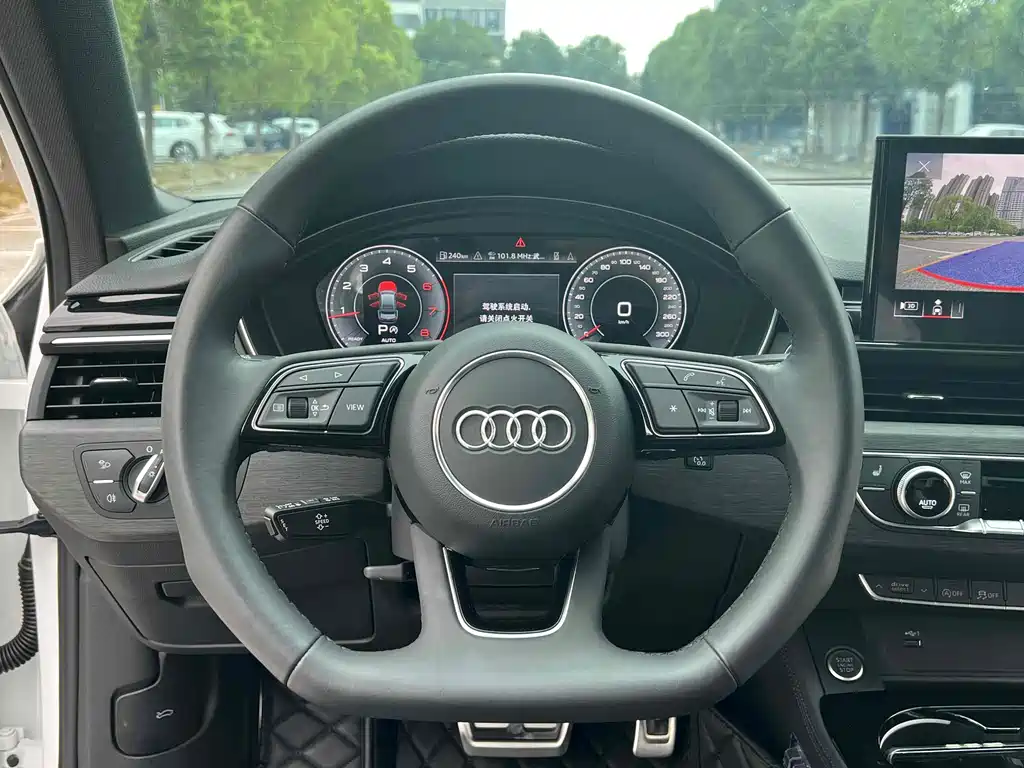 Audi A4L 2023 — фото 10